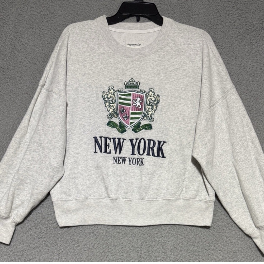 Abercrombie & Fitch Cream and Green Sweatshirt